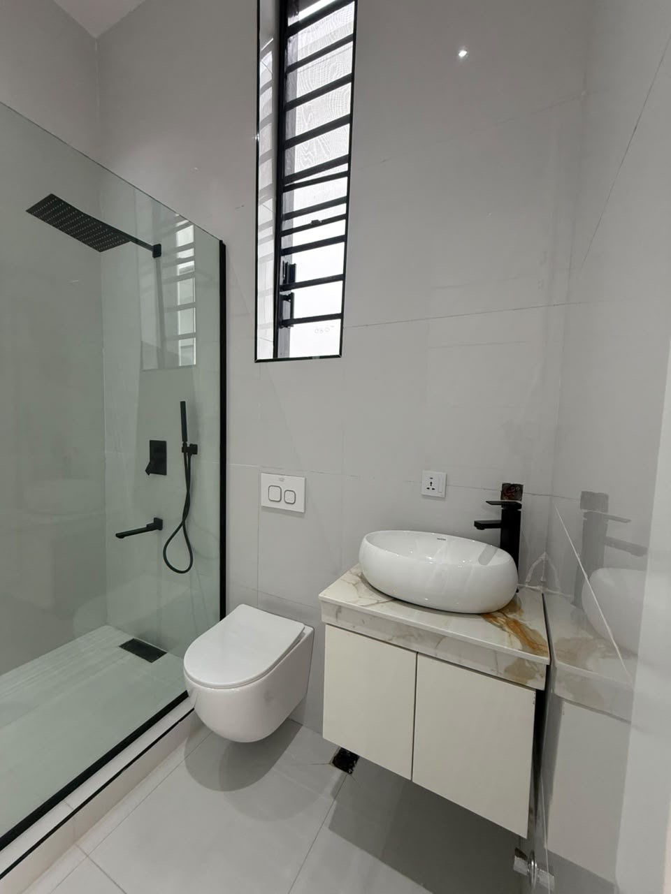 NEWLY BUILT 5 BEDROOM FULLY DETACHED SMART DUPLEX FOR SALE