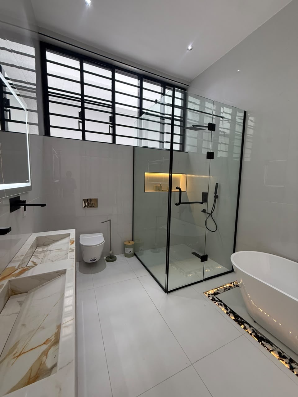 NEWLY BUILT 5 BEDROOM FULLY DETACHED SMART DUPLEX FOR SALE