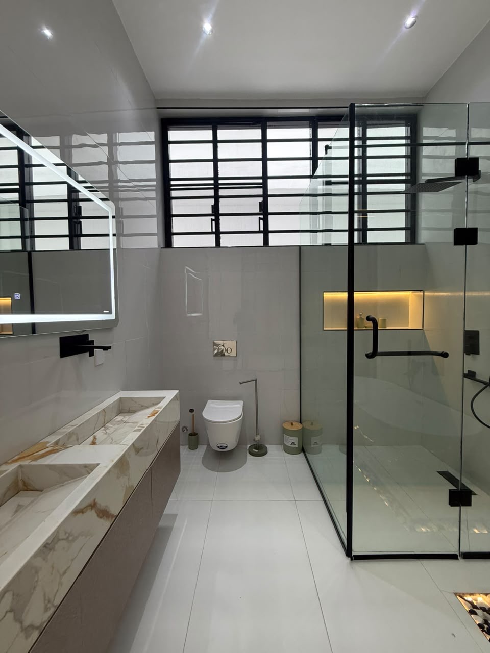 NEWLY BUILT 5 BEDROOM FULLY DETACHED SMART DUPLEX FOR SALE