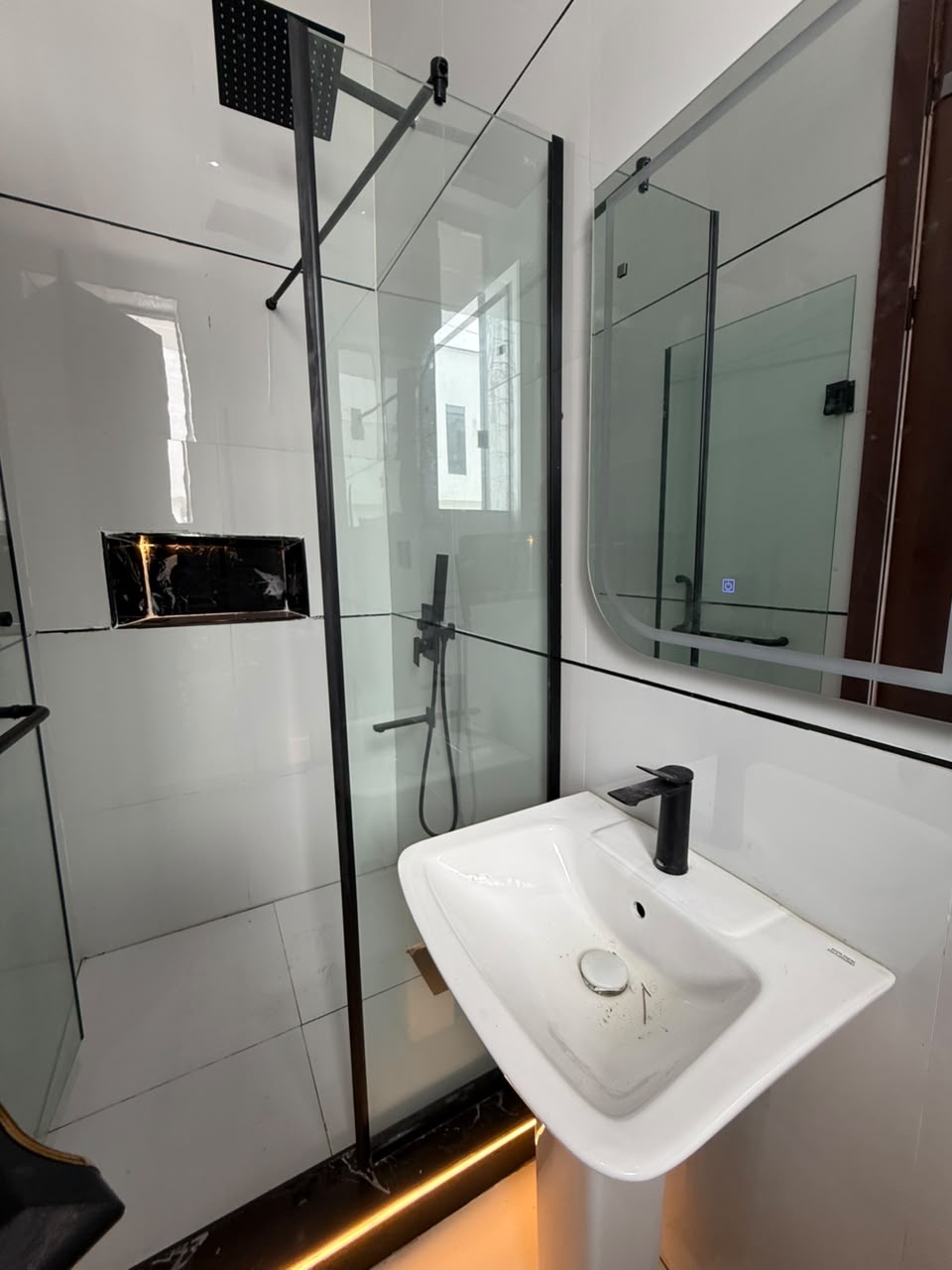 this home offers premium finishing, excellent functionality, and long-term value in the heart of Lekki.