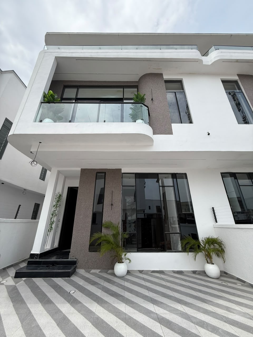 this home offers premium finishing, excellent functionality, and long-term value in the heart of Lekki.