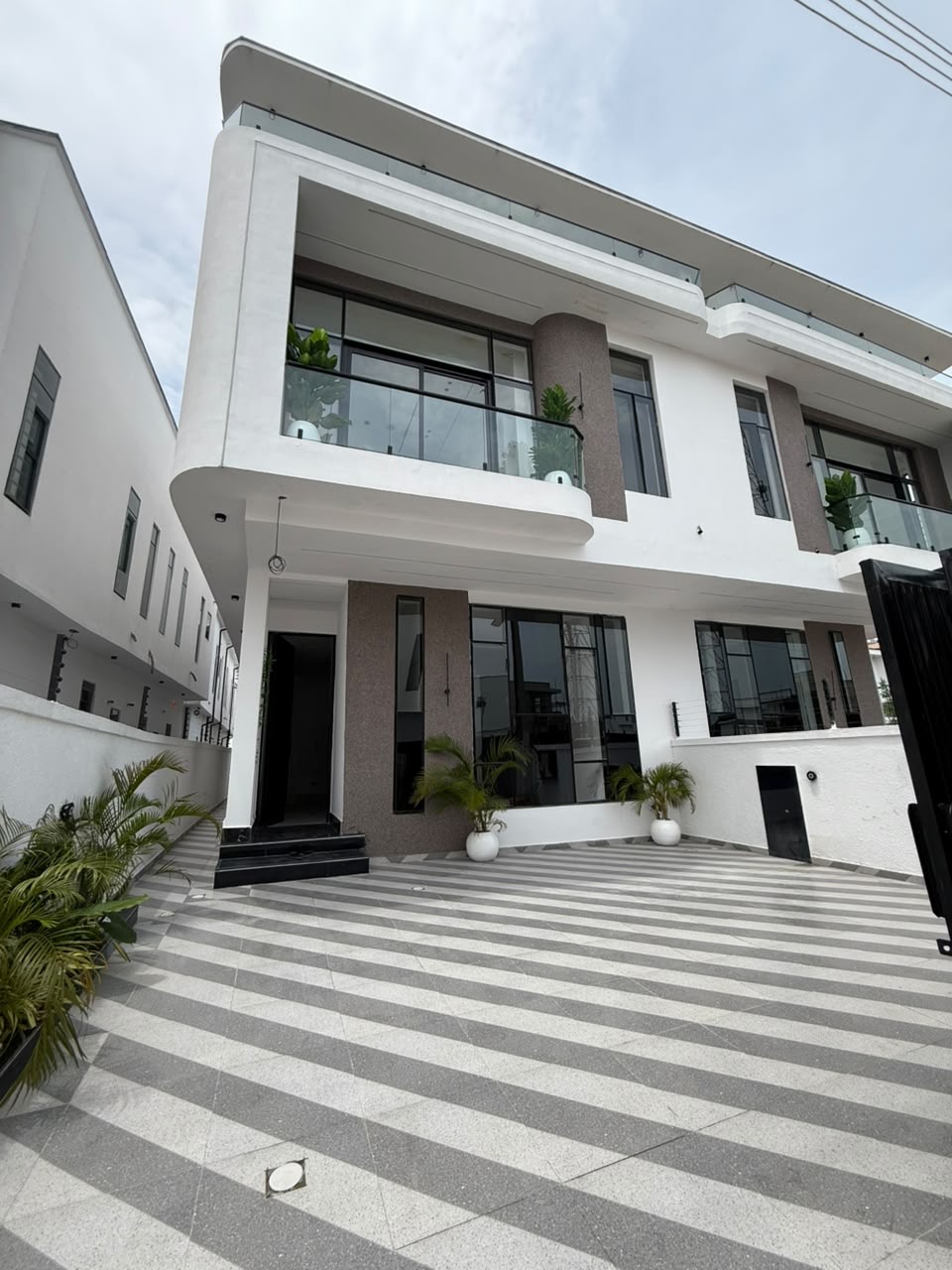 this home offers premium finishing, excellent functionality, and long-term value in the heart of Lekki.