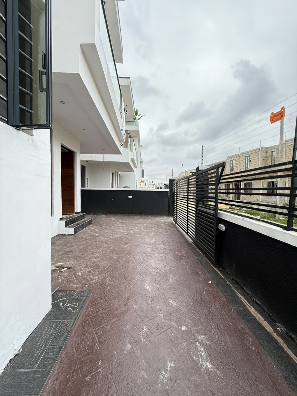 A brand-new home in a secure and well-connected part of Sangotedo. Pay and move-in
