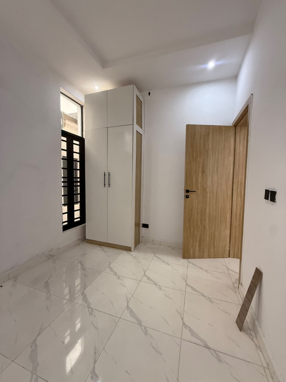 A brand-new home in a secure and well-connected part of Sangotedo. Pay and move-in
