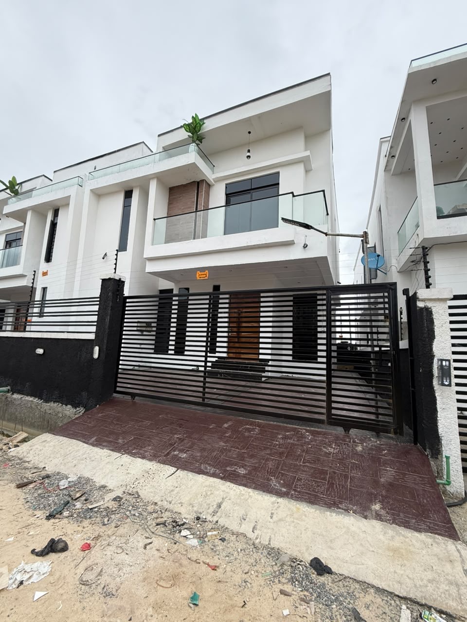 A brand-new home in a secure and well-connected part of Sangotedo. Pay and move-in