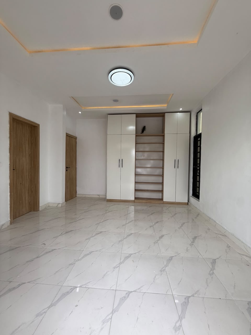 A brand-new home in a secure and well-connected part of Sangotedo. Pay and move-in