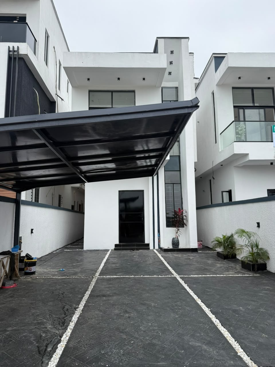 A brand-new property in a secure and well-connected part of Sangotedo, ideal for comfortable family living or a valuable real estate investment.