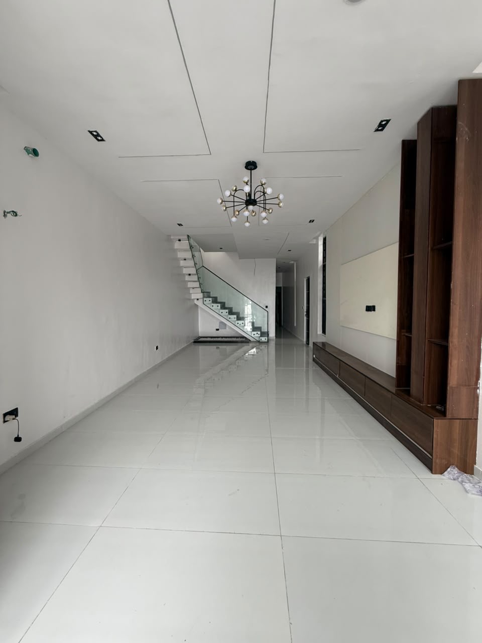 A brand-new property in a secure and well-connected part of Sangotedo, ideal for comfortable family living or a valuable real estate investment.
