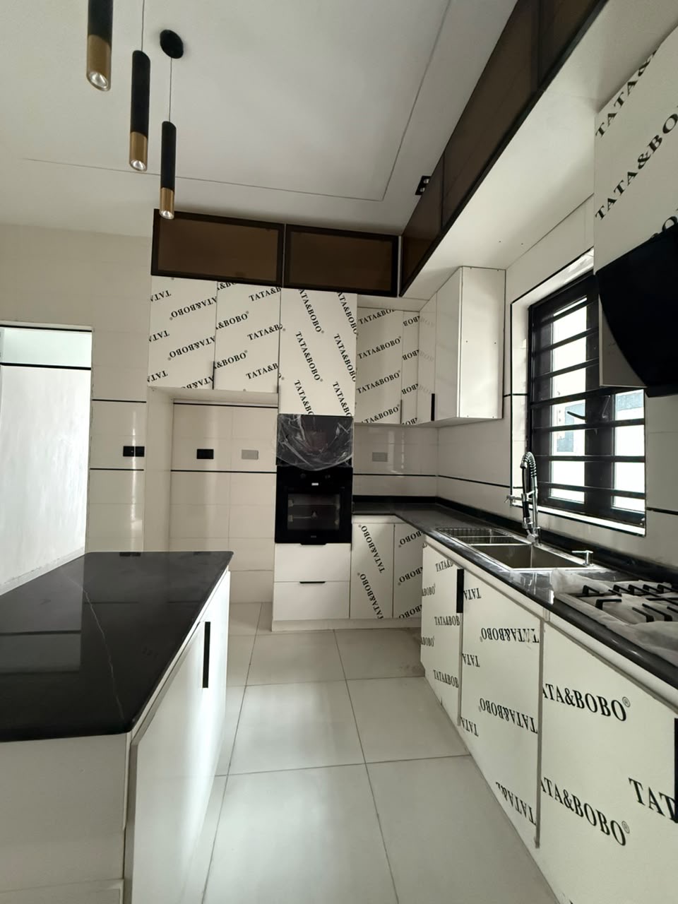 A brand-new property in a secure and well-connected part of Sangotedo, ideal for comfortable family living or a valuable real estate investment.