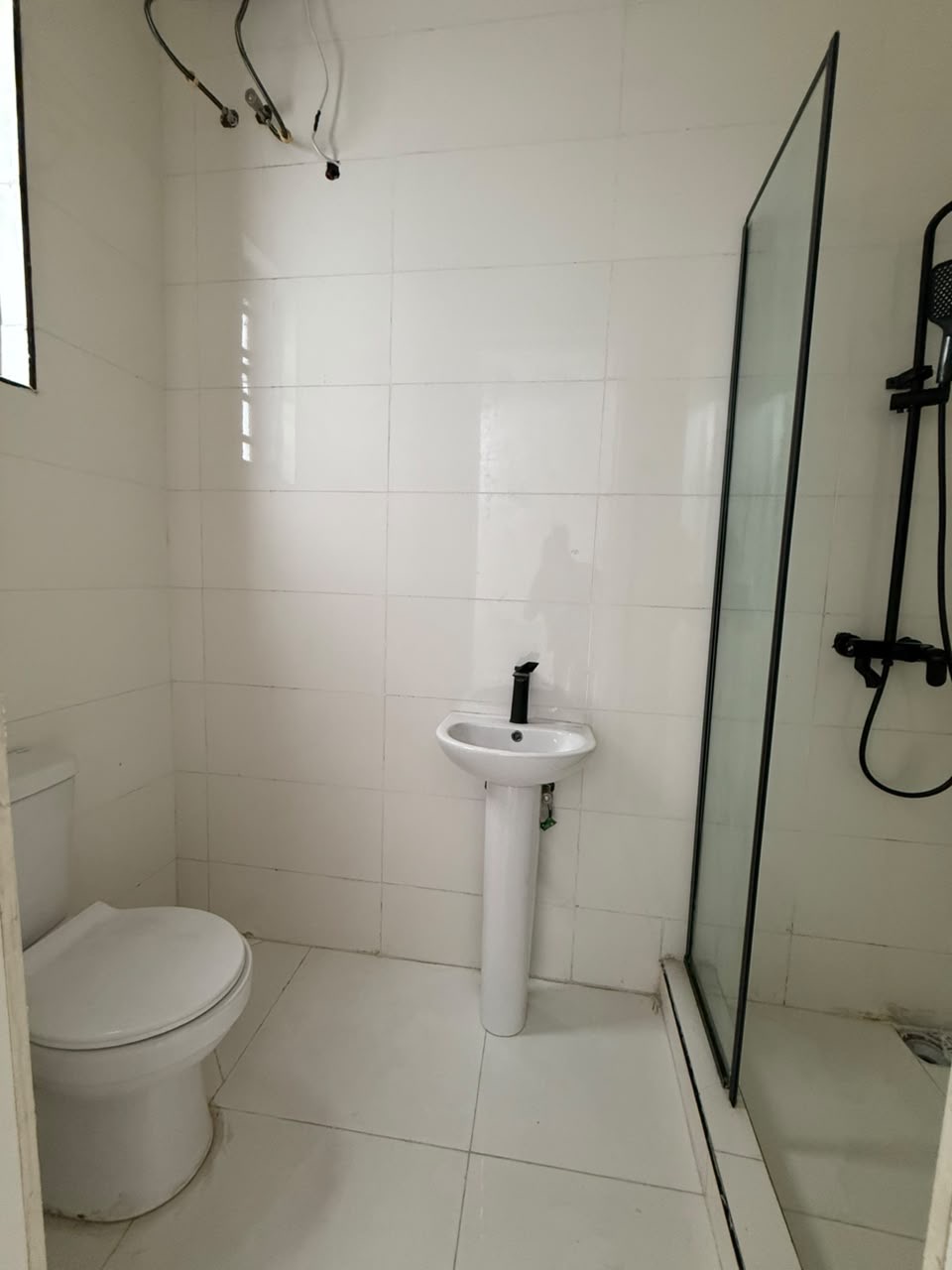 A brand-new property in a secure and well-connected part of Sangotedo, ideal for comfortable family living or a valuable real estate investment.