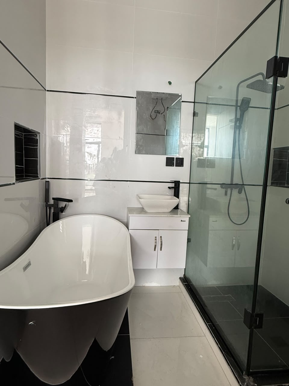 A brand-new property in a secure and well-connected part of Sangotedo, ideal for comfortable family living or a valuable real estate investment.