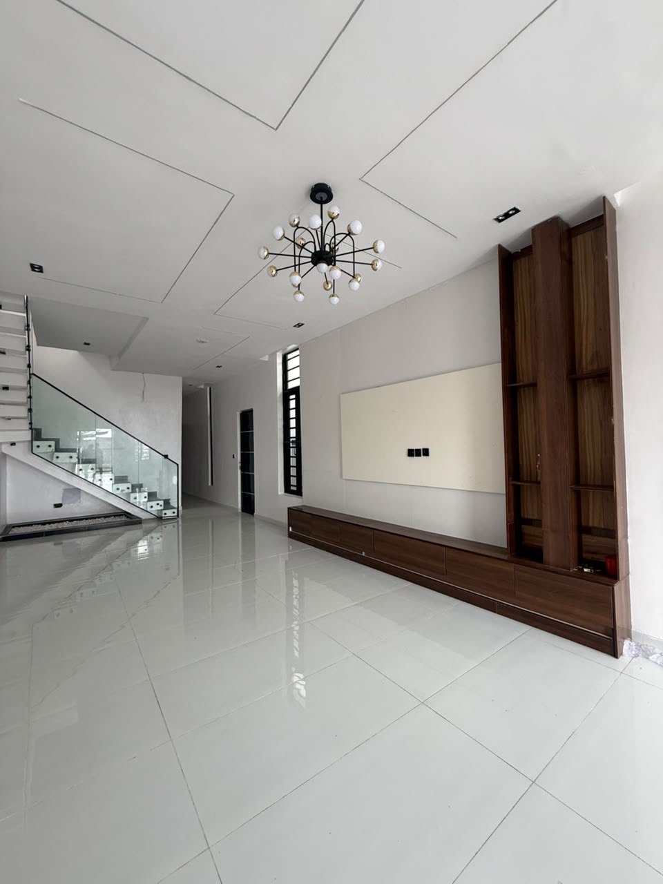 A brand-new property in a secure and well-connected part of Sangotedo, ideal for comfortable family living or a valuable real estate investment.