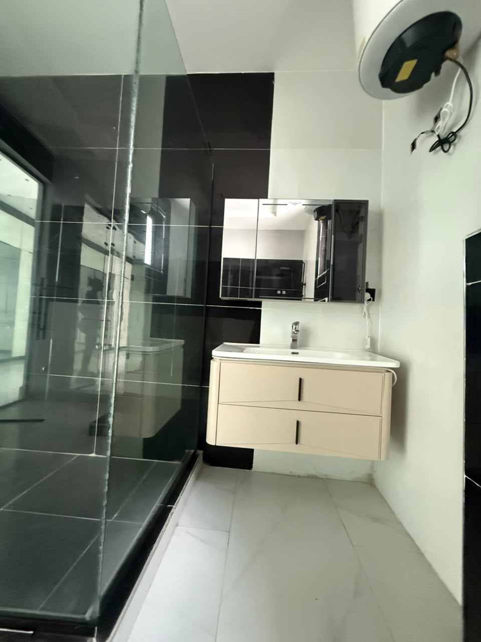 A brand-new family home in a secure and well-connected part of Sangotedo — ideal for comfortable living or long-term investment