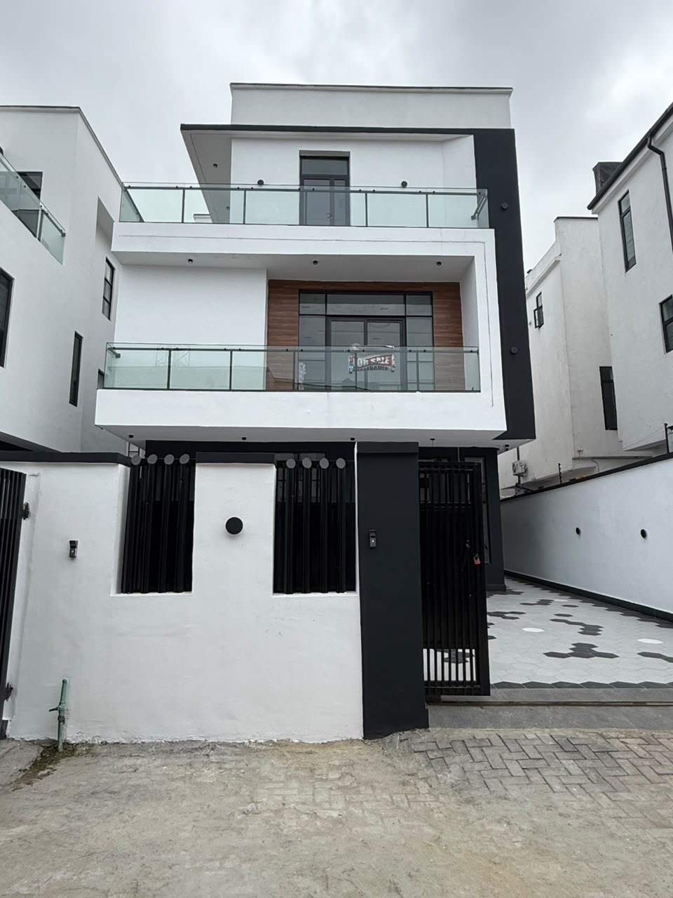 A premium home offering comfort, privacy, and modern convenience in one of Lekki’s sought-after residential locations.