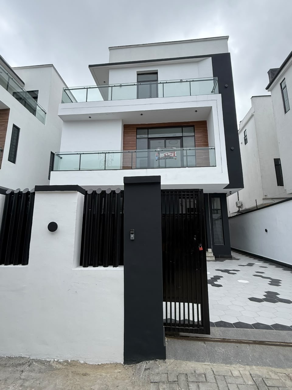 A premium home offering comfort, privacy, and modern convenience in one of Lekki’s sought-after residential locations.