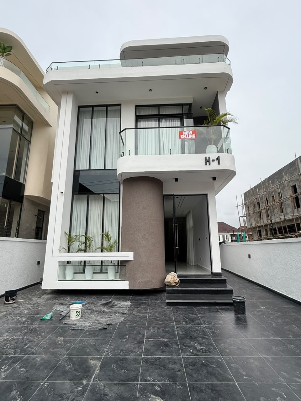 A well-finished contemporary home for buyers who want space, modern technology, privacy, and premium comfort in Orchid, Lekki.