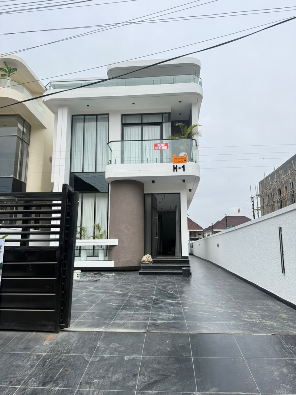 A well-finished contemporary home for buyers who want space, modern technology, privacy, and premium comfort in Orchid, Lekki.