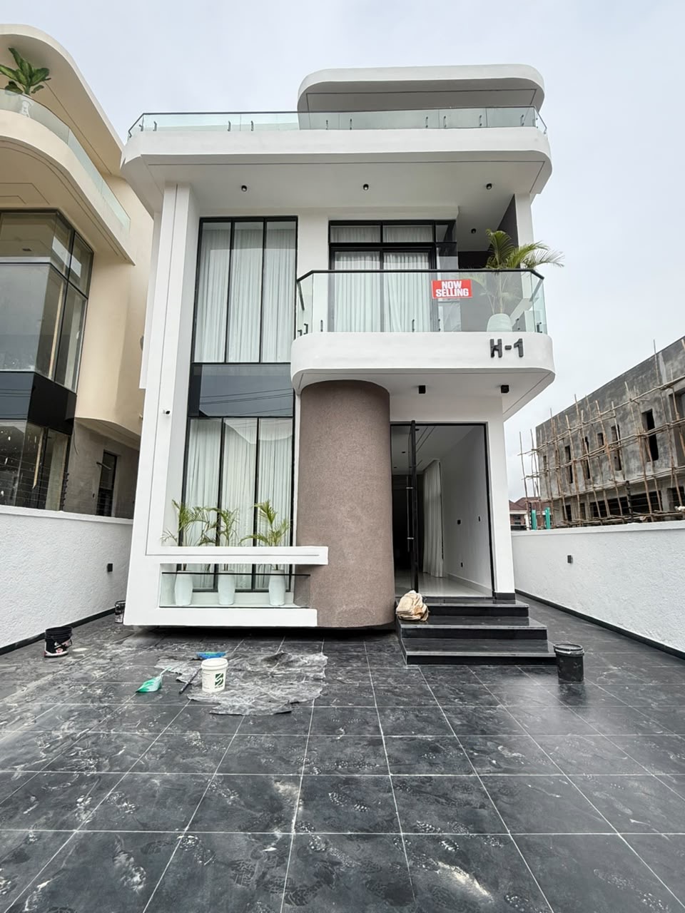 A well-finished contemporary home for buyers who want space, modern technology, privacy, and premium comfort in Orchid, Lekki.
