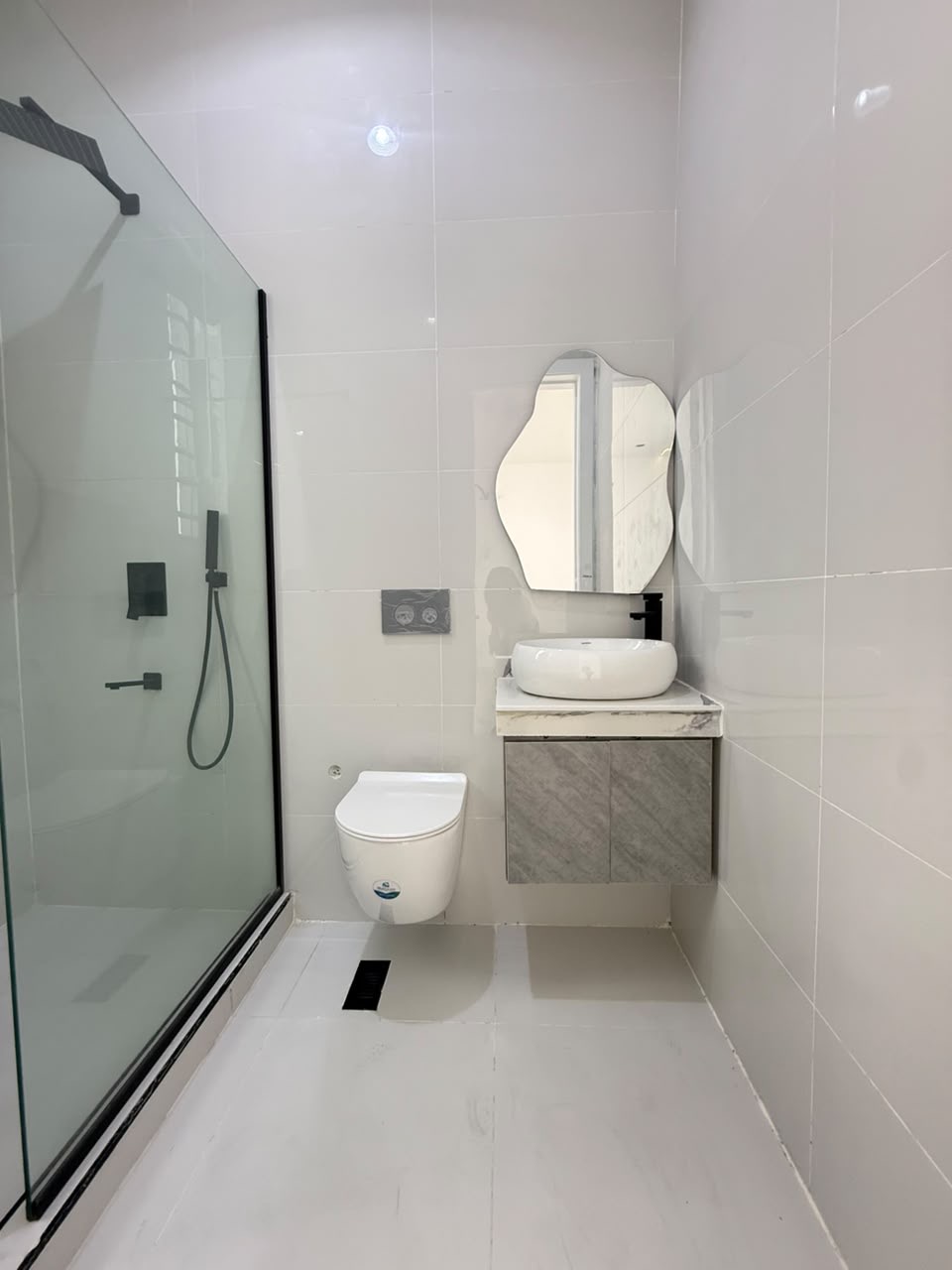 A well-finished contemporary home for buyers who want space, modern technology, privacy, and premium comfort in Orchid, Lekki.
