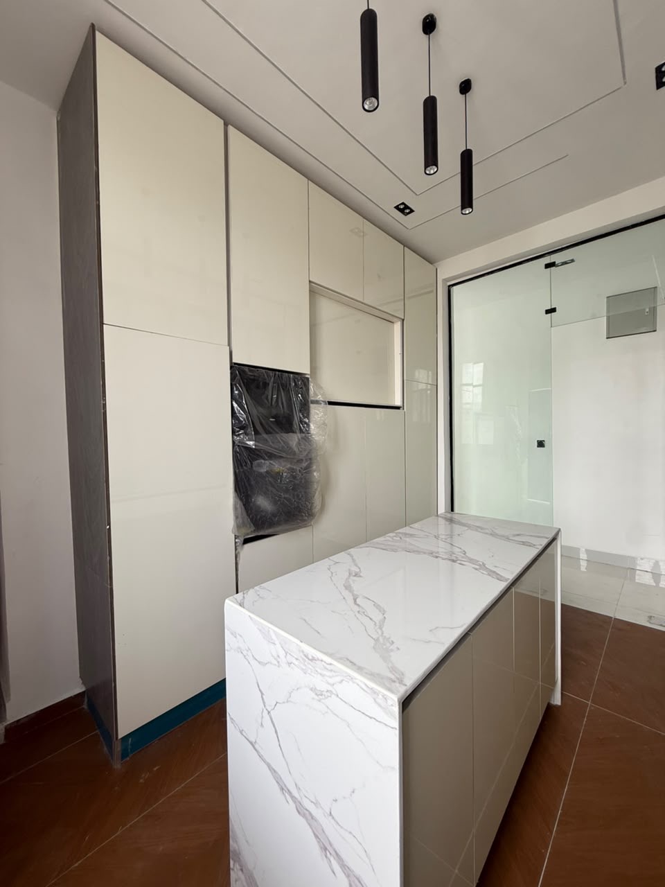 A beautifully designed contemporary home offering comfort, privacy, and modern living in a prime Chevron location.