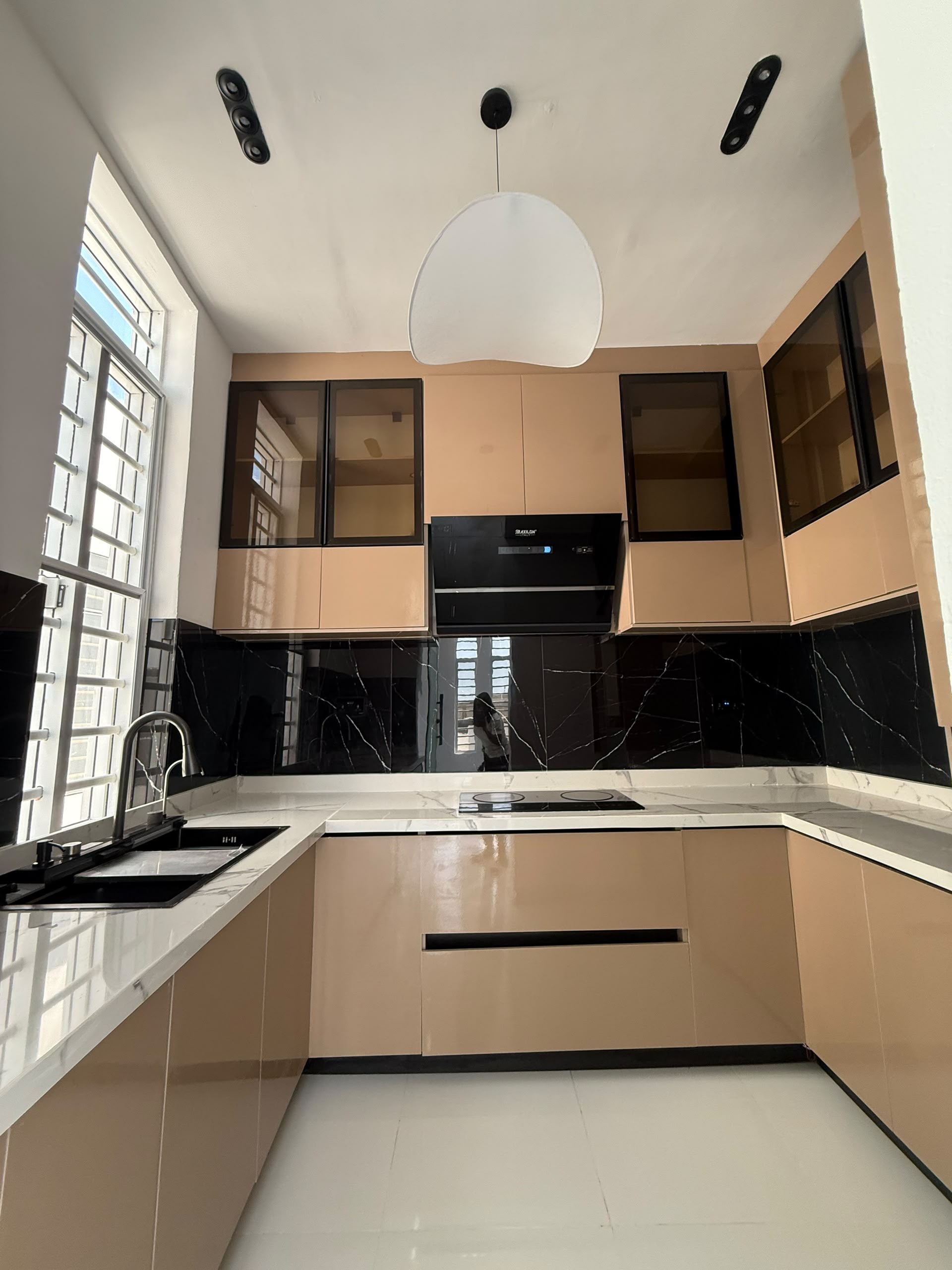 Discover modern luxury in this beautifully finished 5-bedroom fully detached duplex with BQ, sitting on 420sqm and designed for comfort, sophistication and convenience.