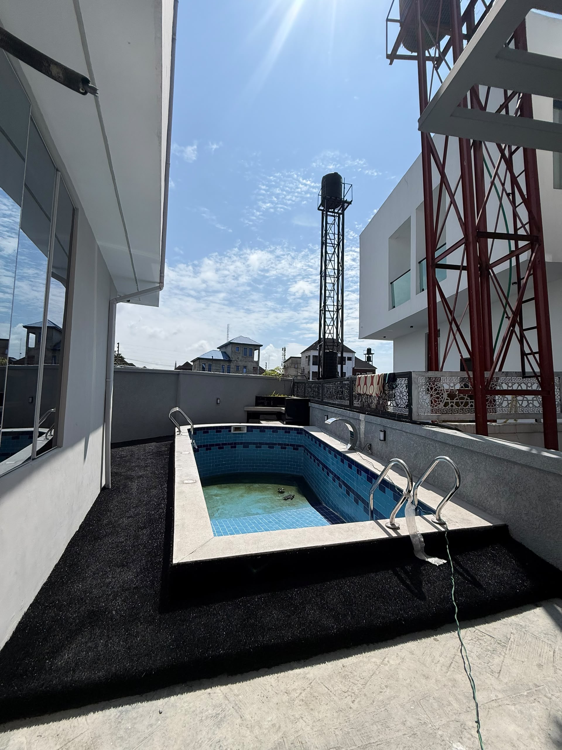 Discover modern luxury in this beautifully finished 5-bedroom fully detached duplex with BQ, sitting on 420sqm and designed for comfort, sophistication and convenience.
