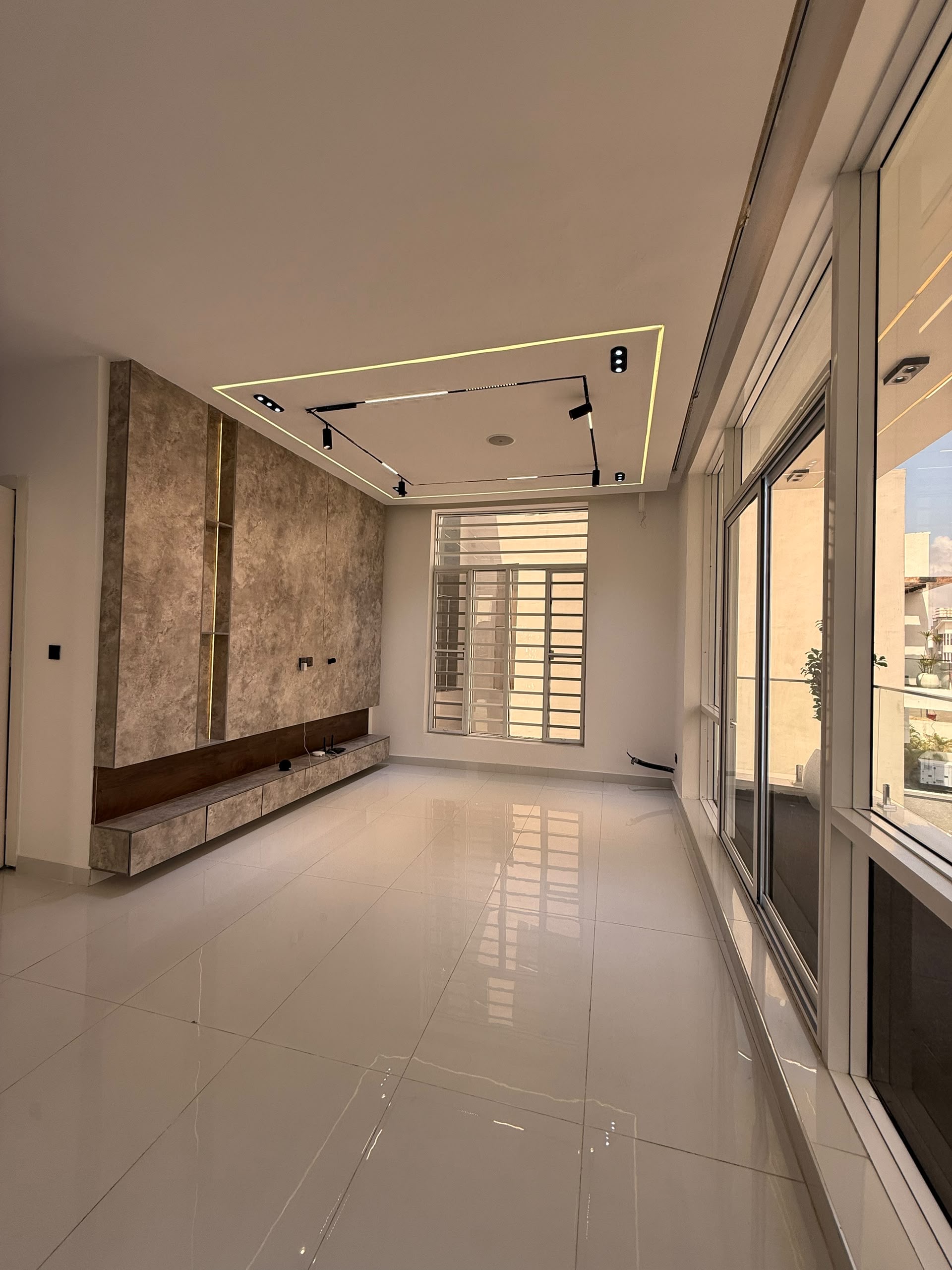 Discover modern luxury in this beautifully finished 5-bedroom fully detached duplex with BQ, sitting on 420sqm and designed for comfort, sophistication and convenience.