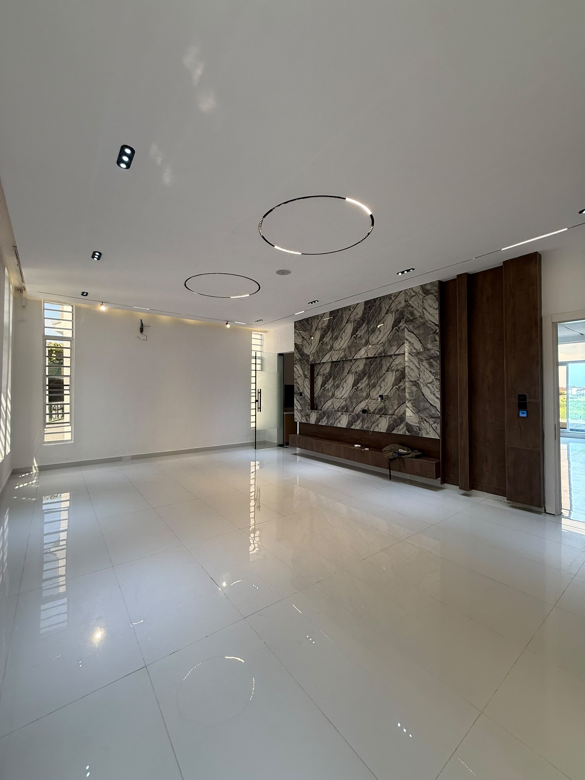 Discover modern luxury in this beautifully finished 5-bedroom fully detached duplex with BQ, sitting on 420sqm and designed for comfort, sophistication and convenience.