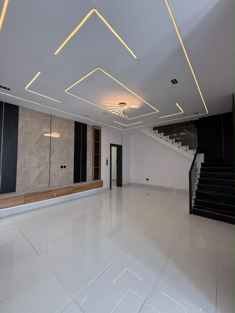 🏡 FOR SALE | 4-BEDROOM SEMI-DETACHED DUPLEX