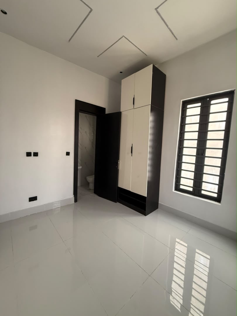 🏡 FOR SALE | 4-BEDROOM SEMI-DETACHED DUPLEX