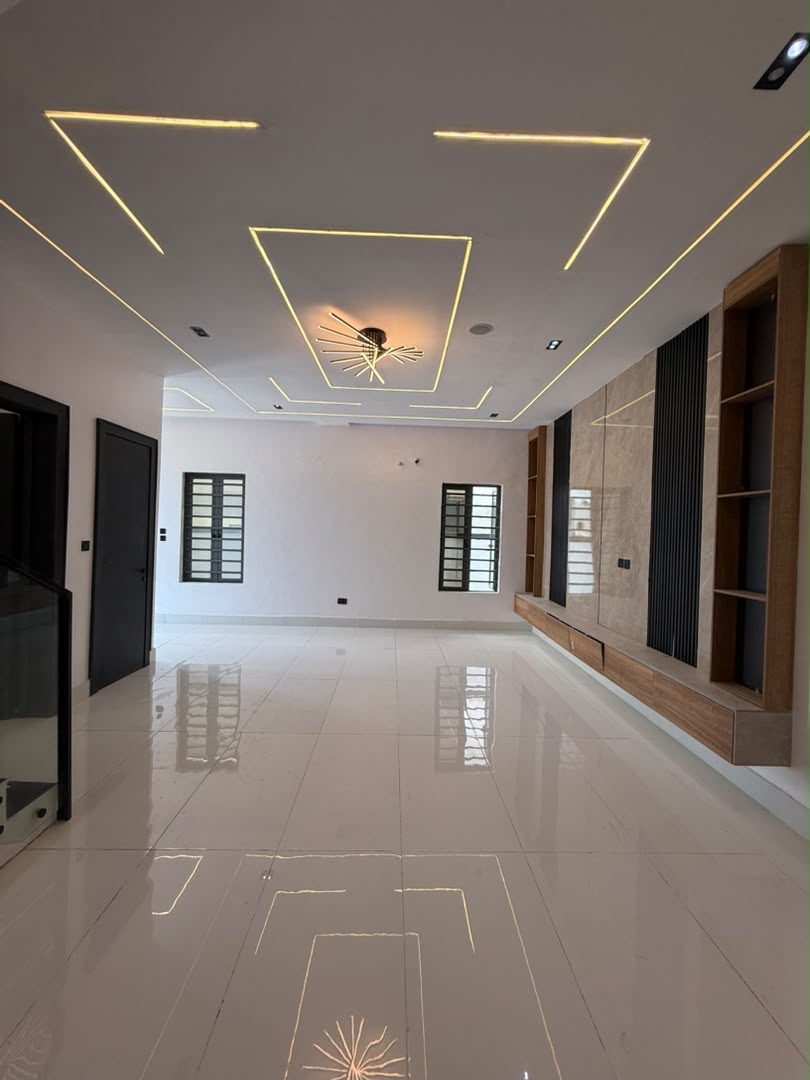 🏡 FOR SALE | 4-BEDROOM SEMI-DETACHED DUPLEX