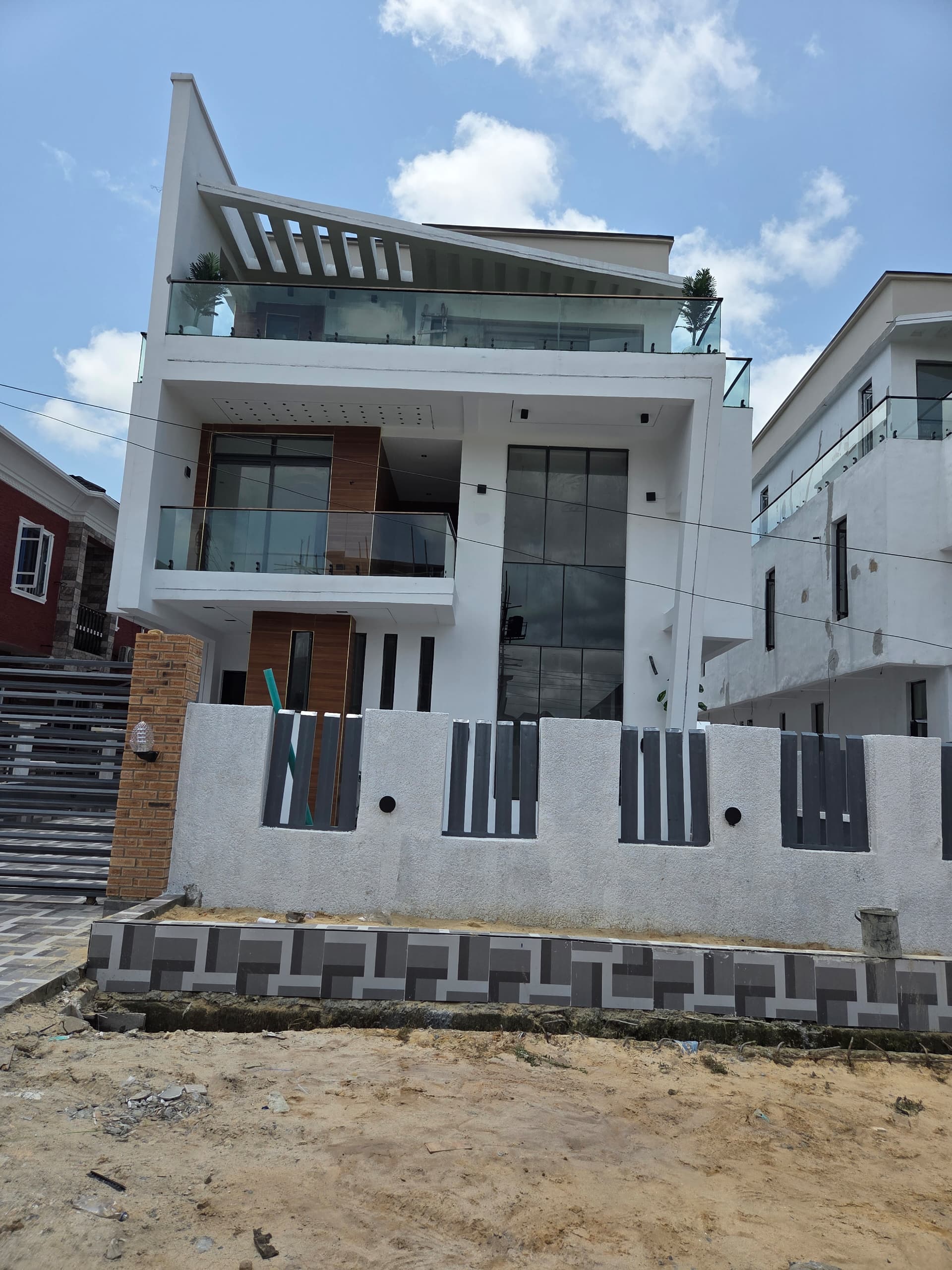5 Bedroom Terrace  Diplex  - image 1