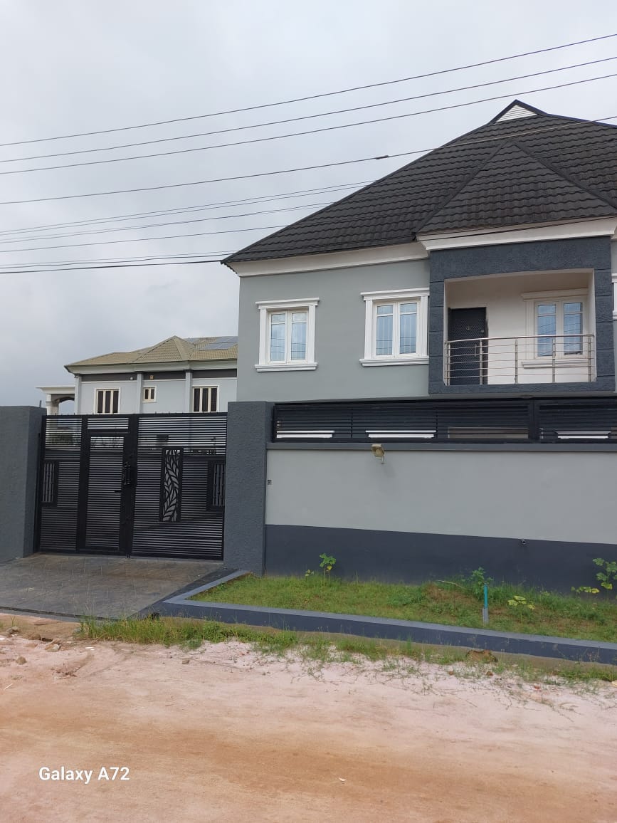 3bedroom semi detached duplex  - image 1