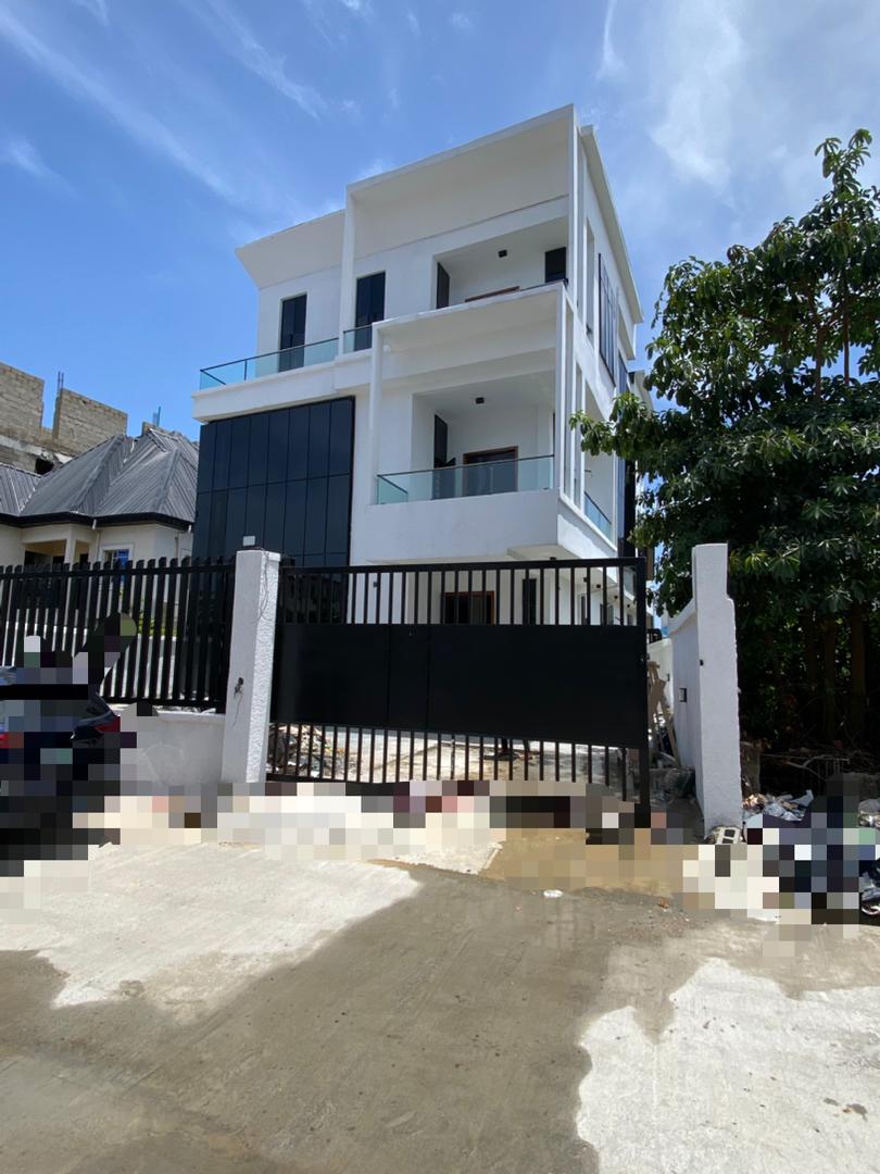 Newly built 5bedroom fully detached duplex  - image 1