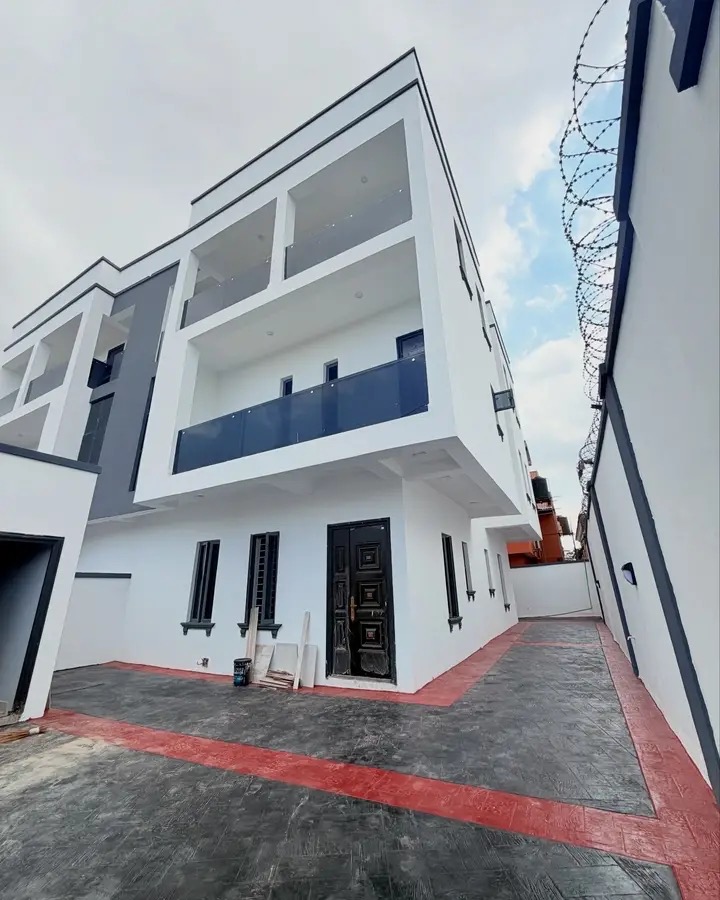 3bedroom semi detached duplex - Magodo GRA Phase 1 Lagos