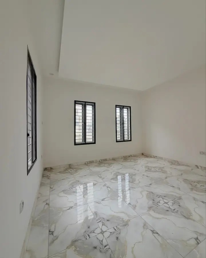 3bedroom semi detached duplex  - image 4