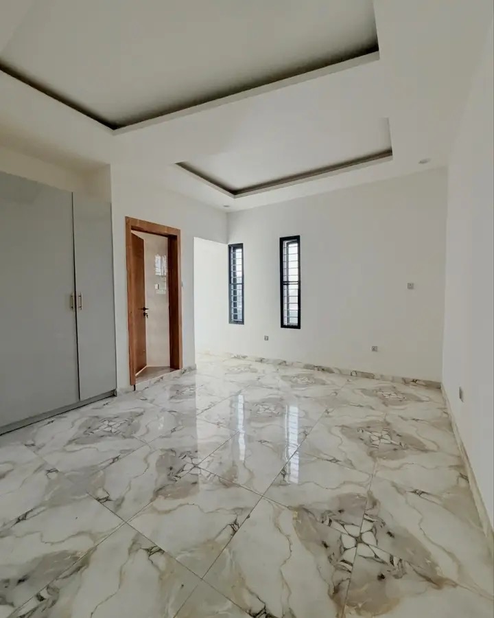 3bedroom semi detached duplex  - image 3