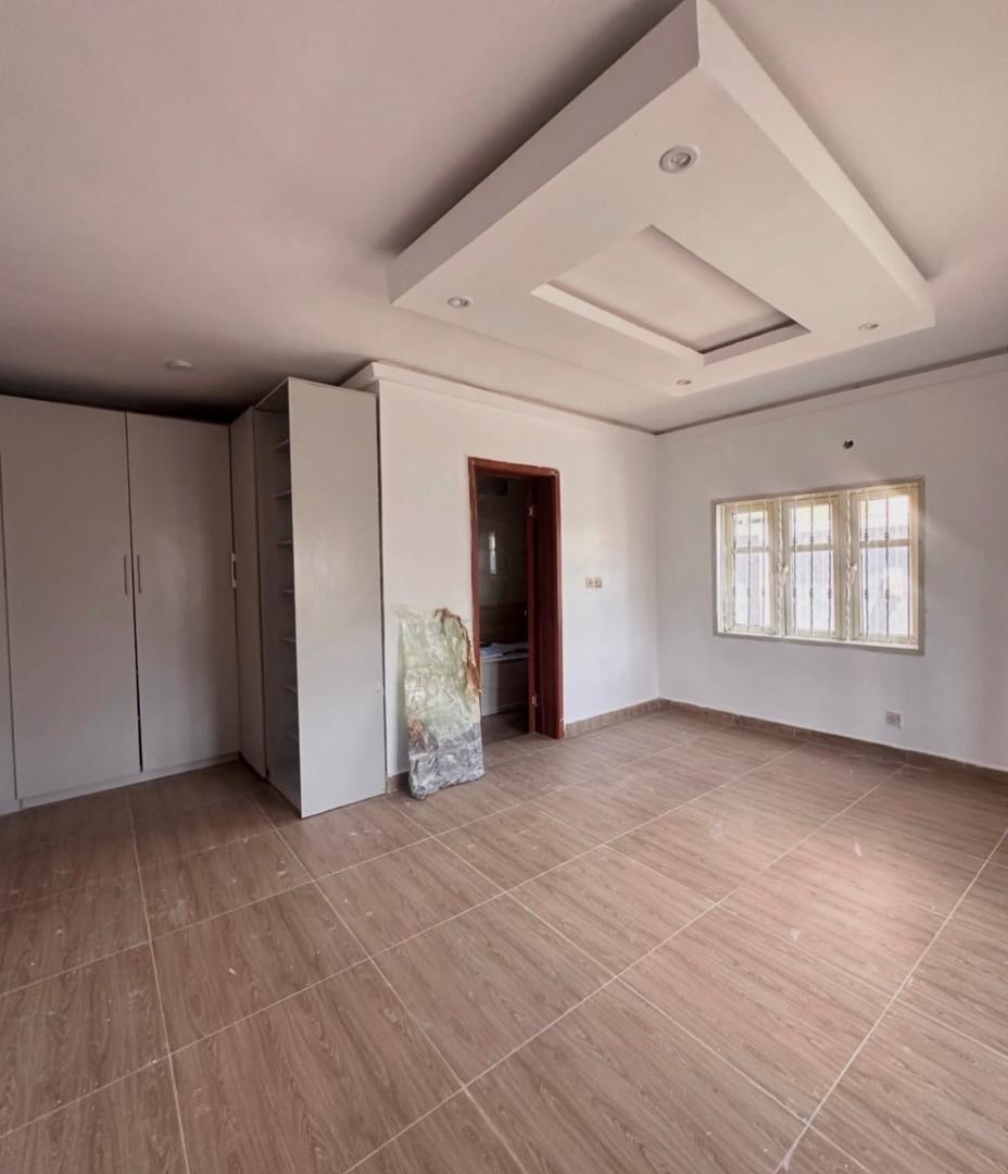 Newly renovated 3bedroom apartment  - image 3