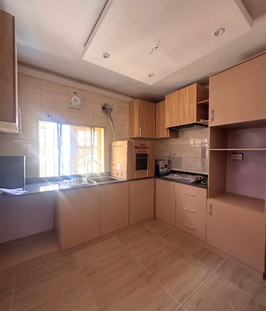 Newly renovated 3bedroom apartment  - image 4