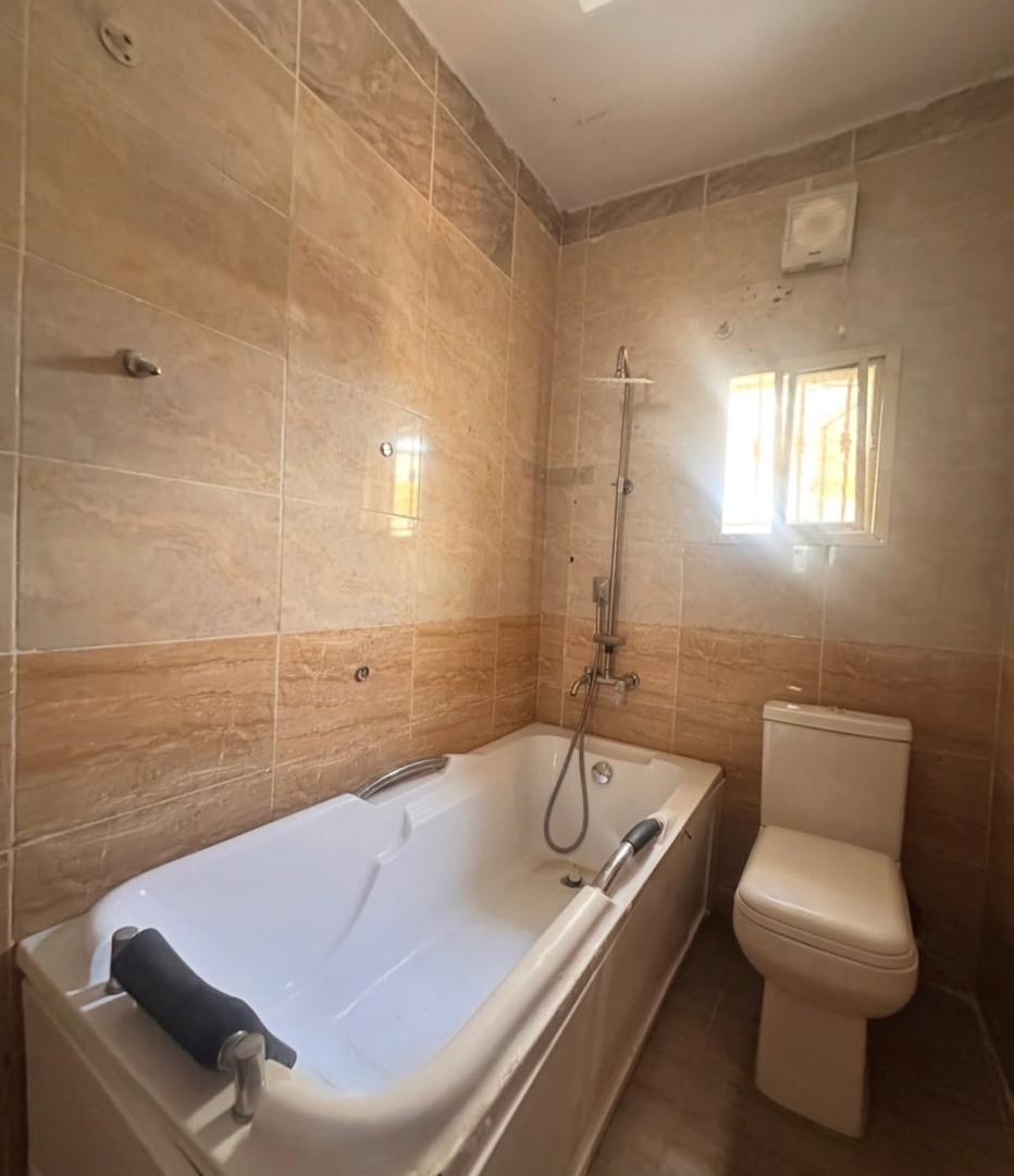Newly renovated 3bedroom apartment  - image 7