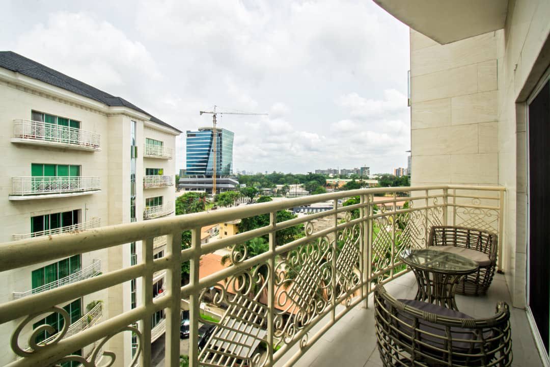 3-bedroom apartments 