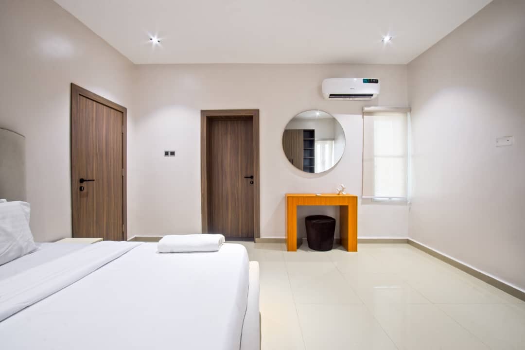 3-bedroom apartments 