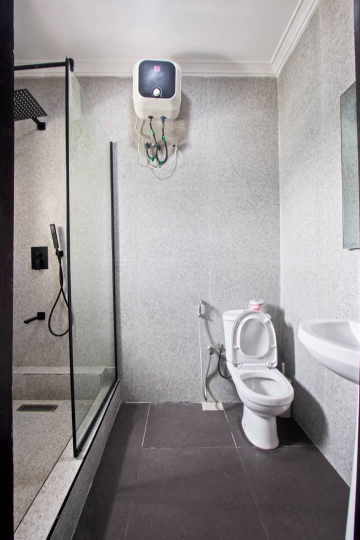 3-bedroom apartments 
