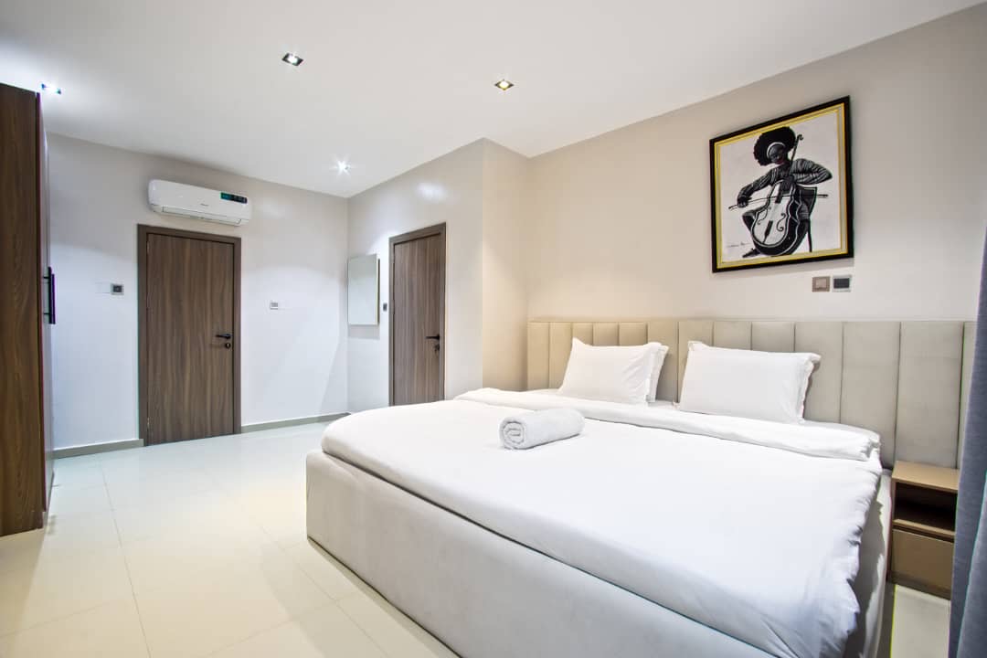 3-bedroom apartments 