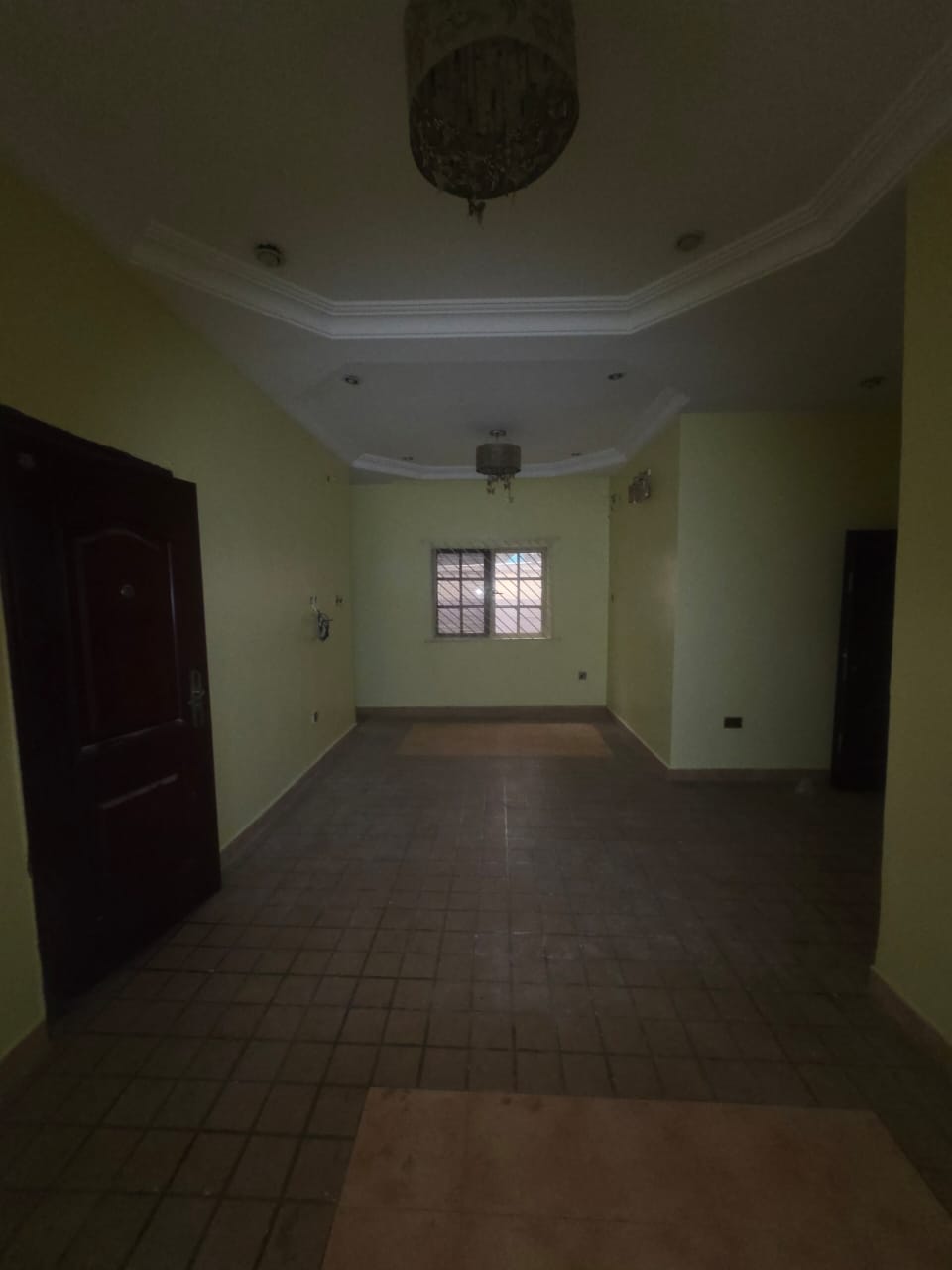 3-bedroom apartments 