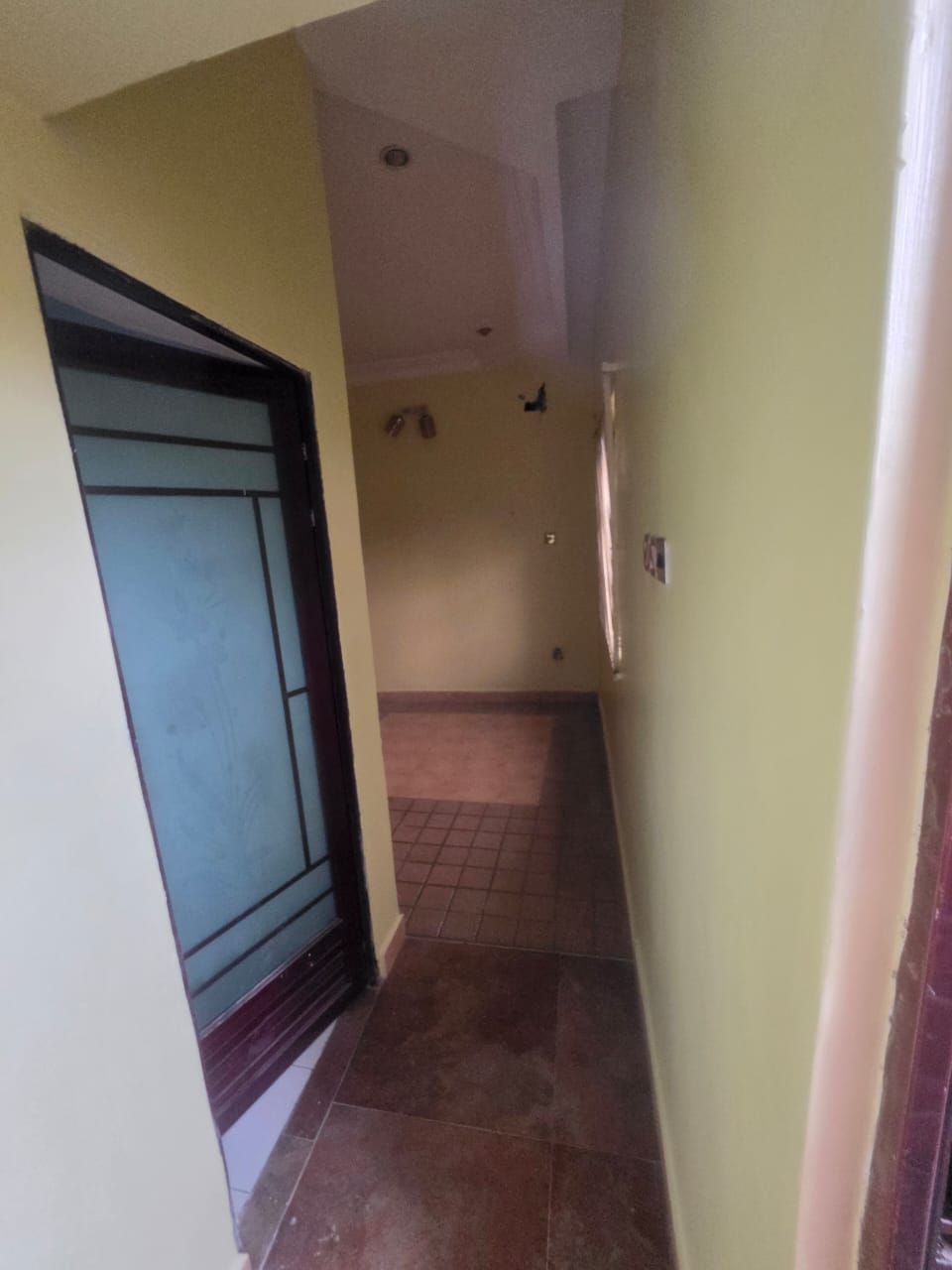 3-bedroom apartments 