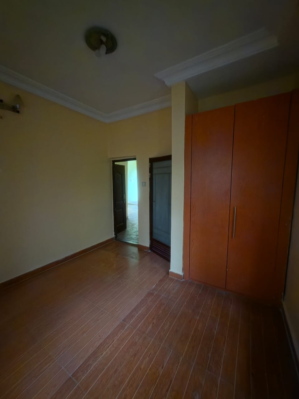 3-bedroom apartments 