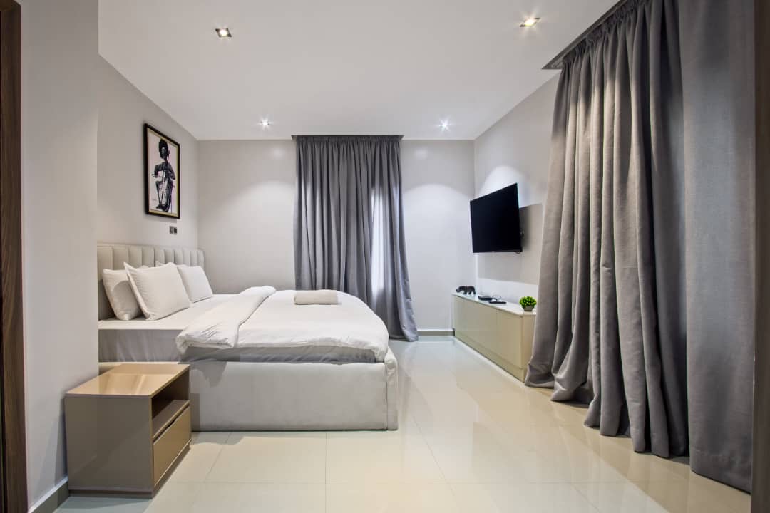 3-bedroom apartments 