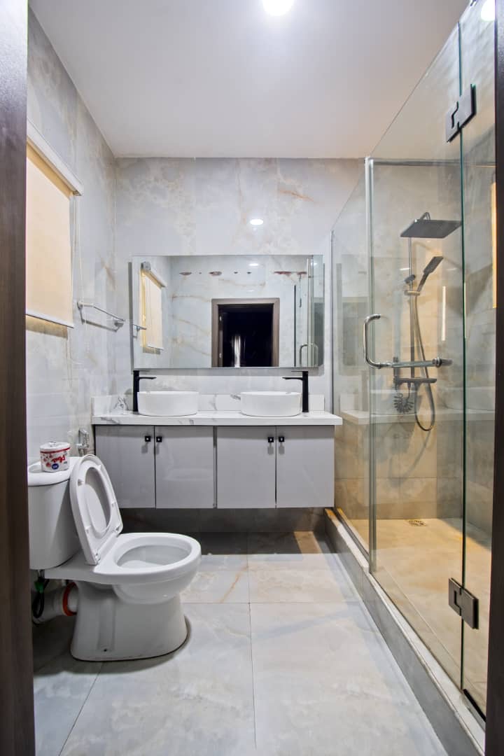 3-bedroom apartments 