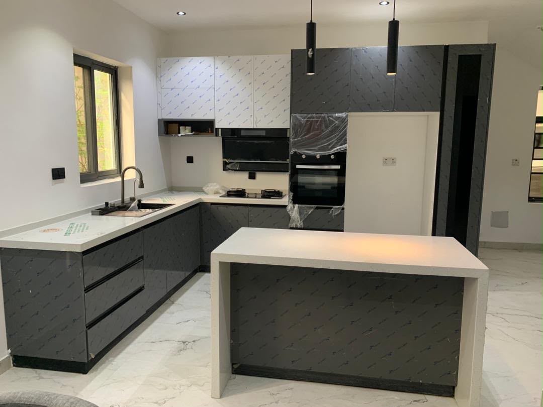 Lovely 4bedroom semi detached house with BQ